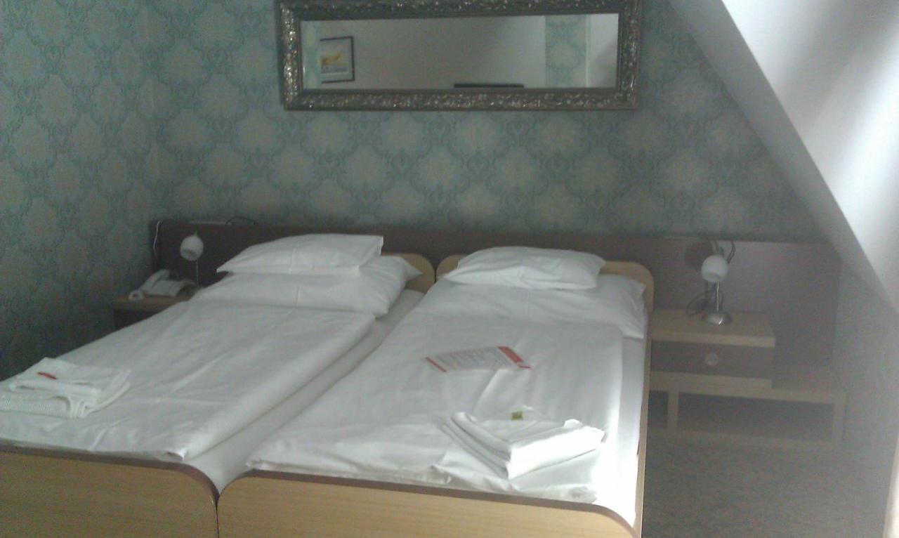 Zamek Berchtold Hotel Strančice